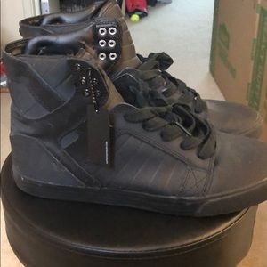 Supra “red carpet”